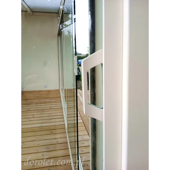 Ścianki przesuwne ze szkła - zabudowa tarasu